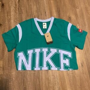 NWT Nike Sportswear Team Nike Women's Short-Sleeve Top green / purple